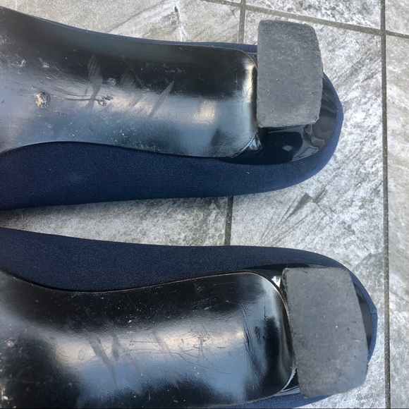 Stuart Weitzman Kitten Heel with Bow - Picture 8 of 10